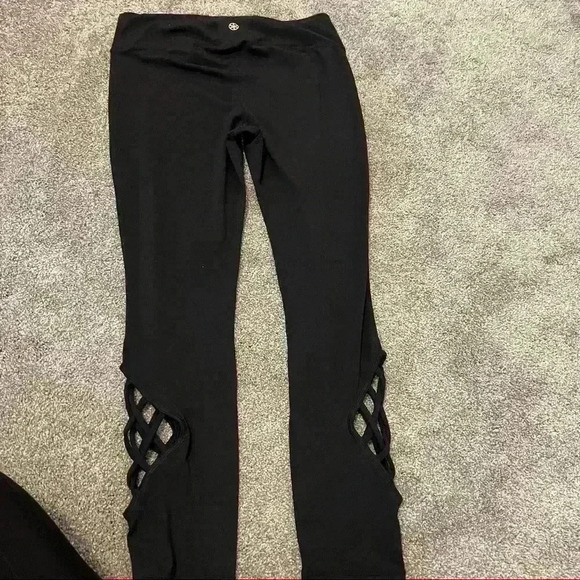 Gaiam Leggings with cutout detail size M Medium - Picture 4 of 5